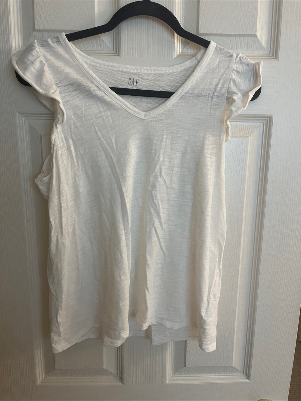 GAP Women's Cream V-Neck Flutter Sleeve Tank